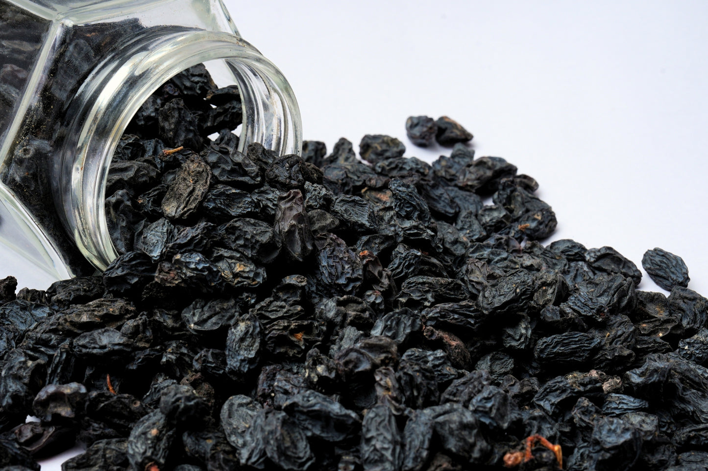 Dried Black Raisins (with Seed)